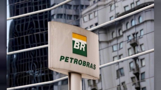 Resultado de imagem para Petrobras demite todos os diretores indicados no governo do PT