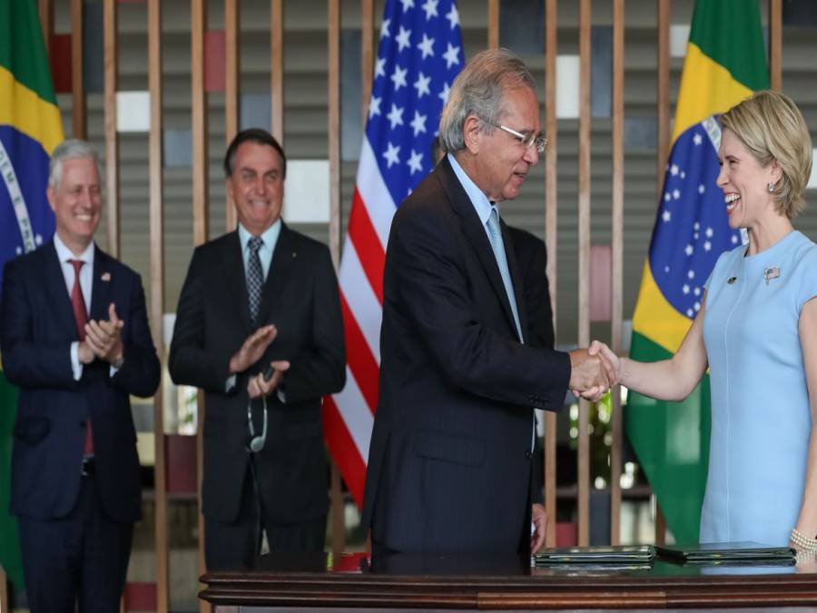 Brasil e banco americano assinam acordo de US 1 bi em investimentos